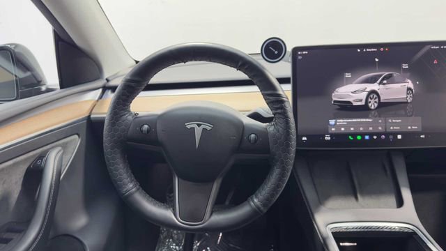 Used 2024 Tesla Model Y Long Range AWD/4WD image 20