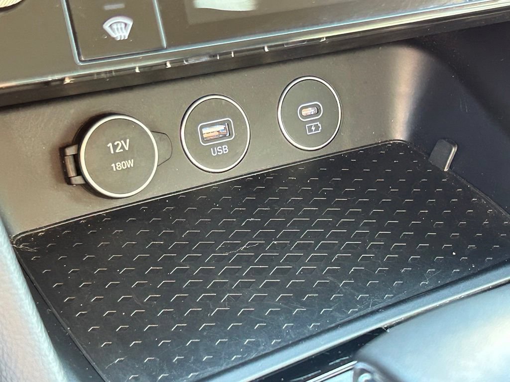 Used 2025 Genesis G70 2.5T AWD/4WD image 35
