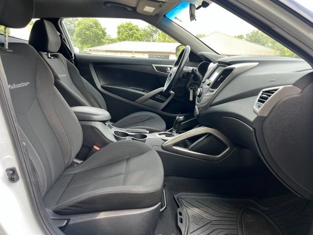 Used 2017 Hyundai Veloster FWD image 20