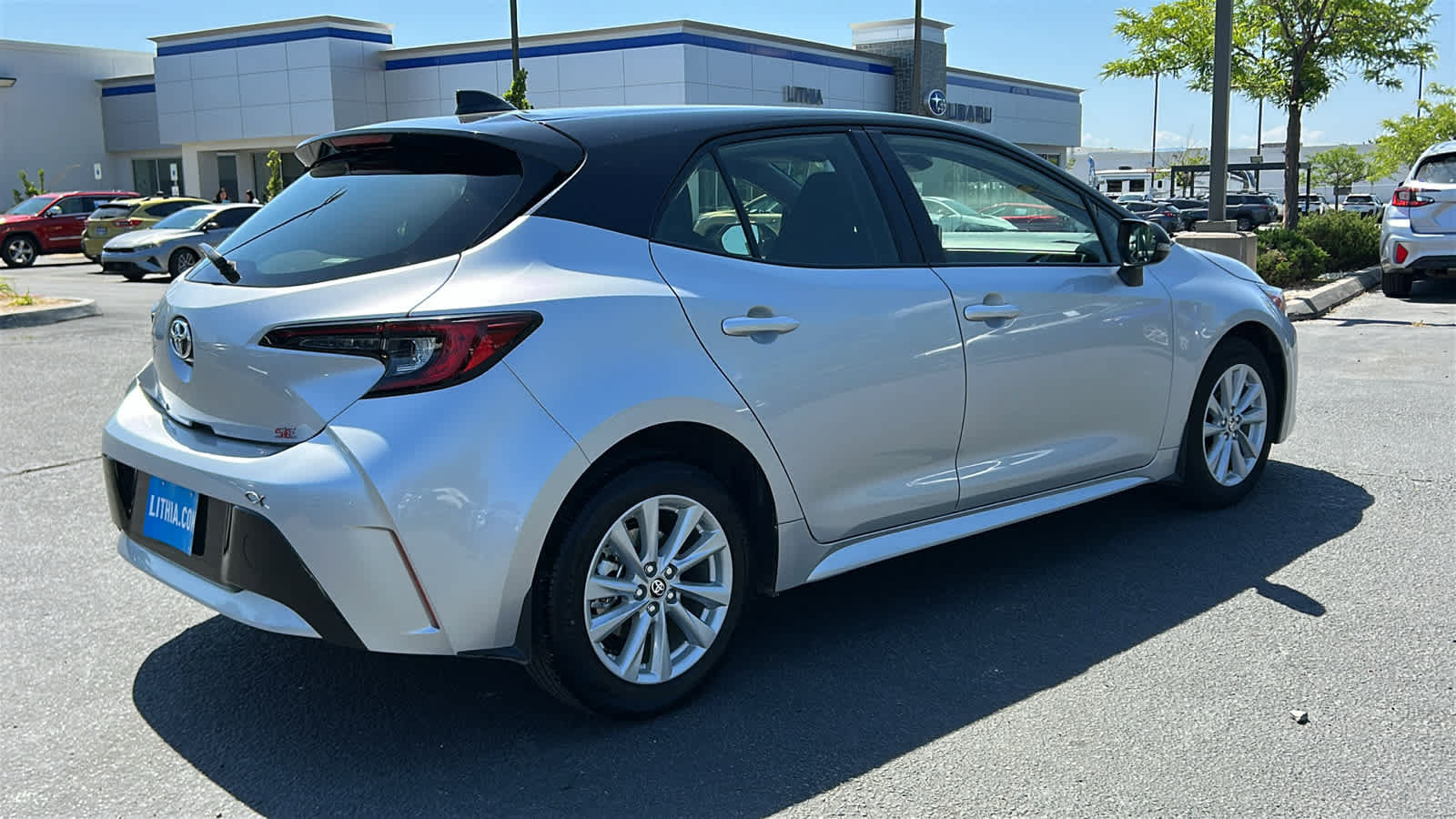 Used 2025 Toyota Corolla SE w/ SE Package FWD image 5