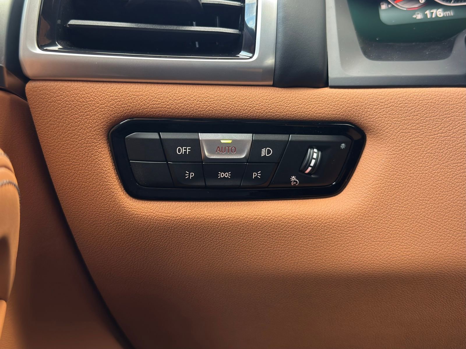 New 2026 BMW 840i Convertible w/ Comfort Seating Package image 17