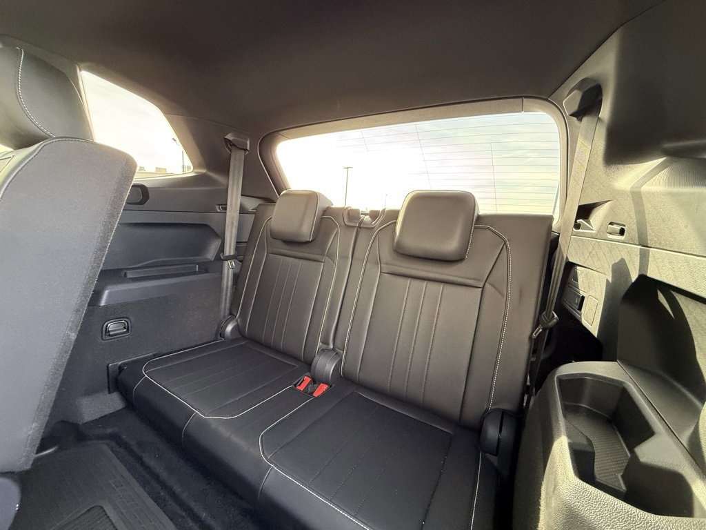 Used 2024 Volkswagen Tiguan SE R-Line image 7