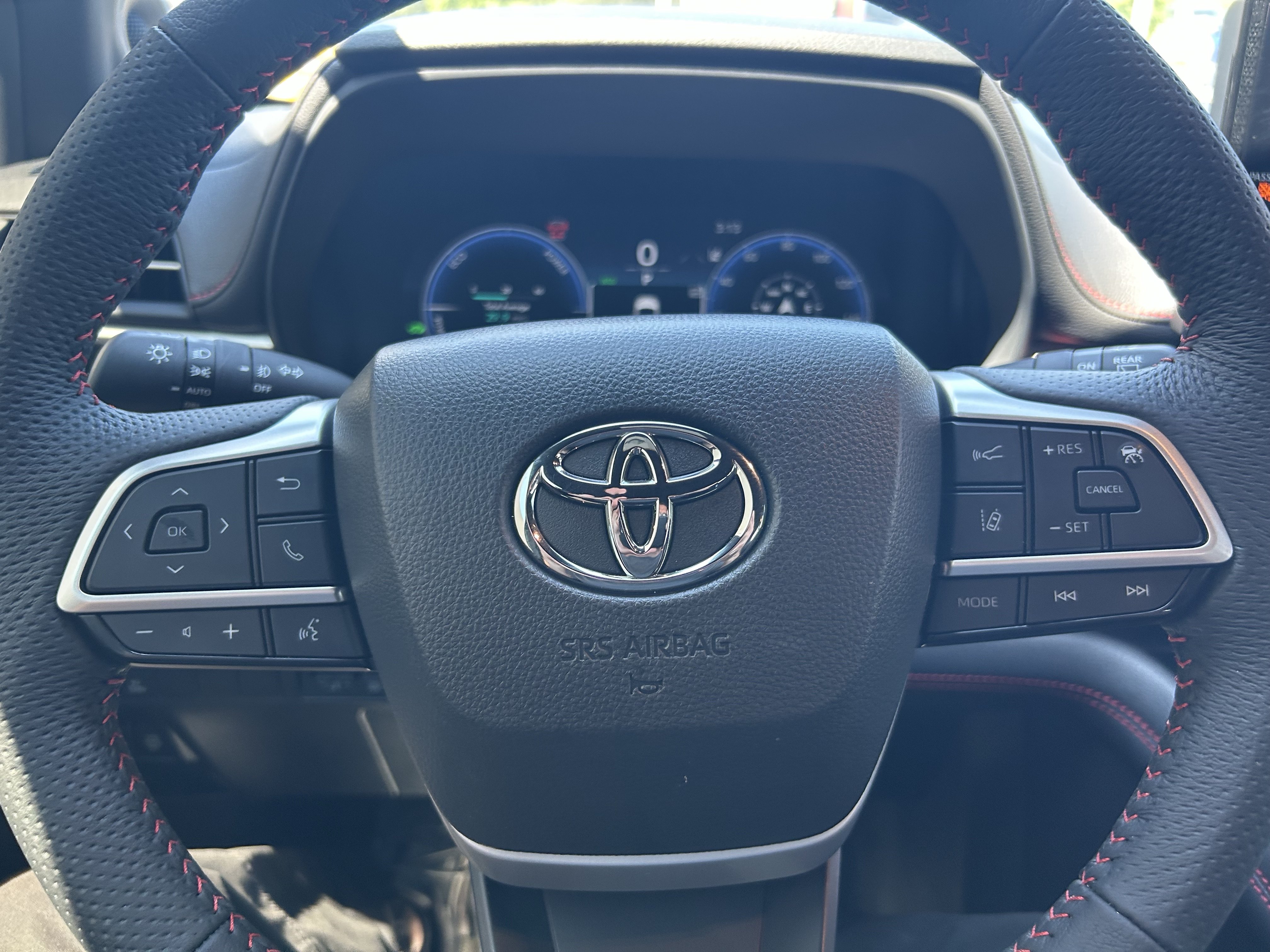 Certified 2025 Toyota Sienna XSE w/ XSE Premium Package AWD/4WD image 27