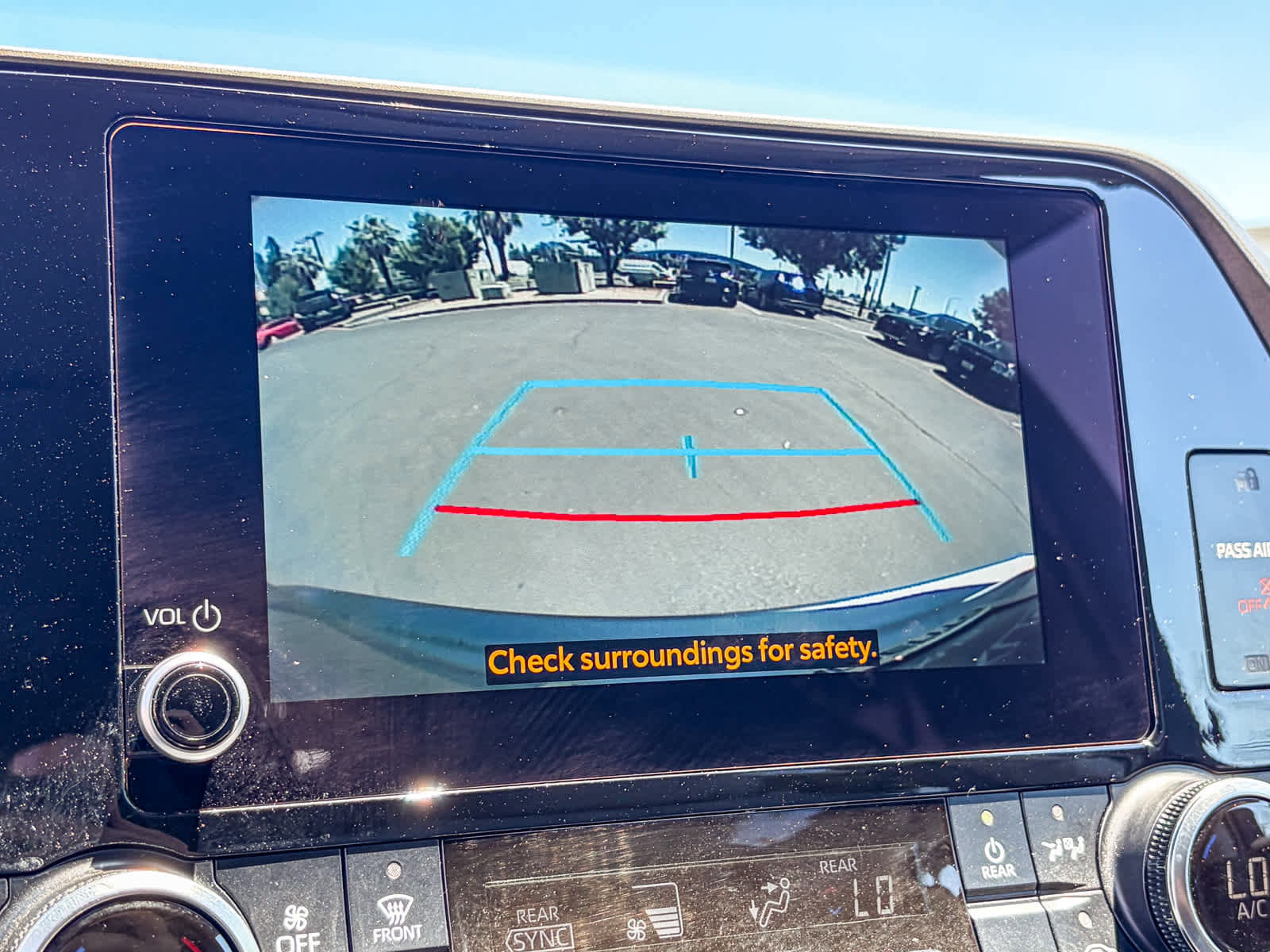 Used 2023 Toyota Highlander L FWD image 24