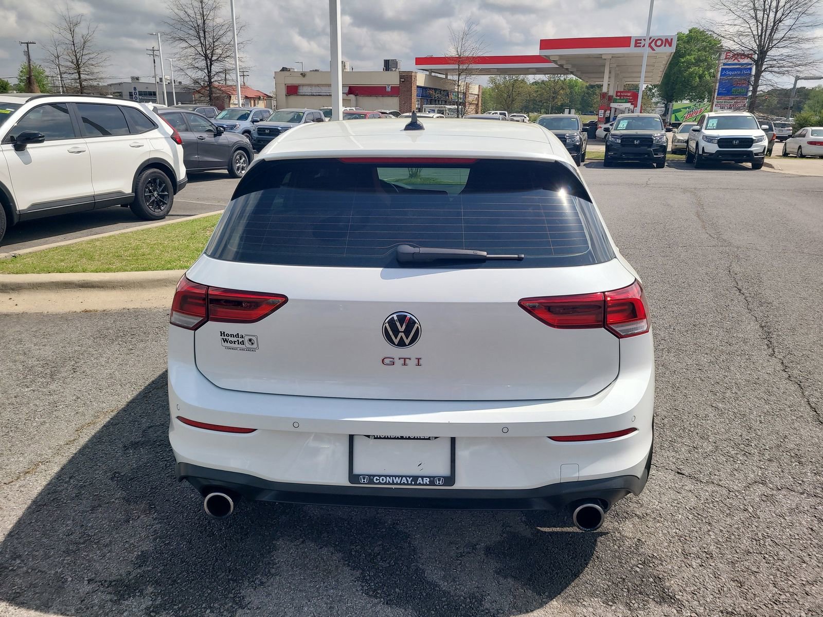 Used 2024 Volkswagen GTI SE w/ MDO Package FWD image 4