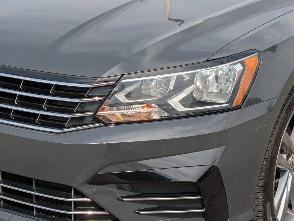 Used 2017 Volkswagen Passat 1.8T R-Line FWD image 10