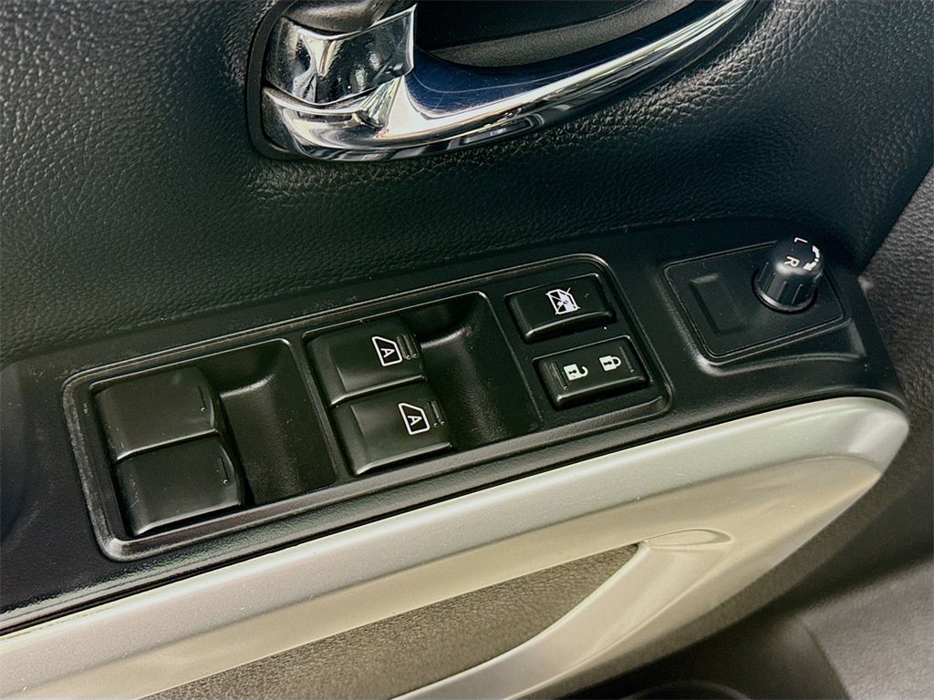 Used 2017 Nissan Titan PRO-4X image 21