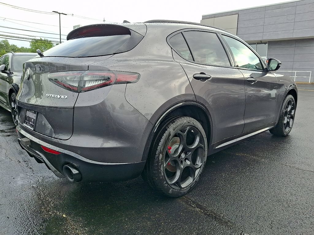 New 2026 Alfa Romeo Stelvio Sprint AWD/4WD image 3