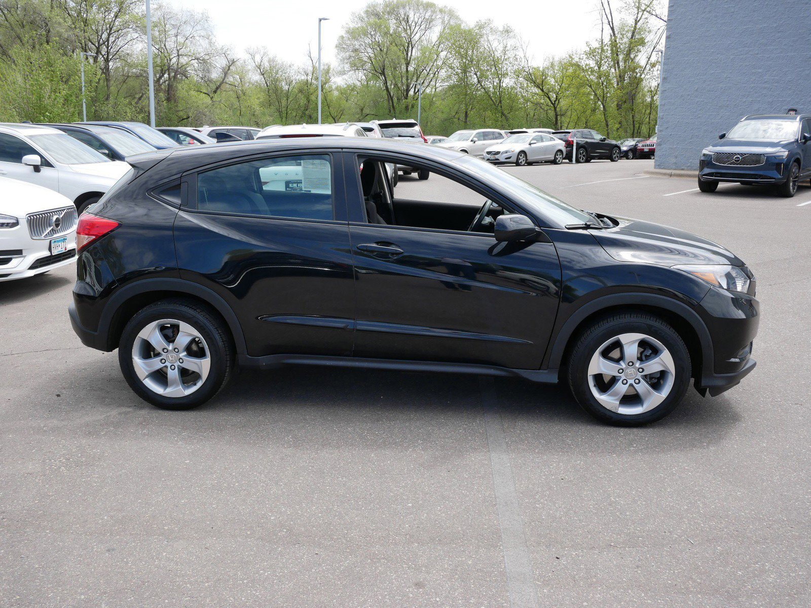 Used 2016 Honda HR-V LX image 8