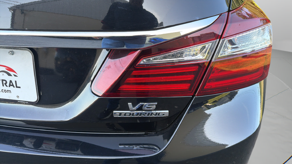 Used 2016 Honda Accord Touring image 32
