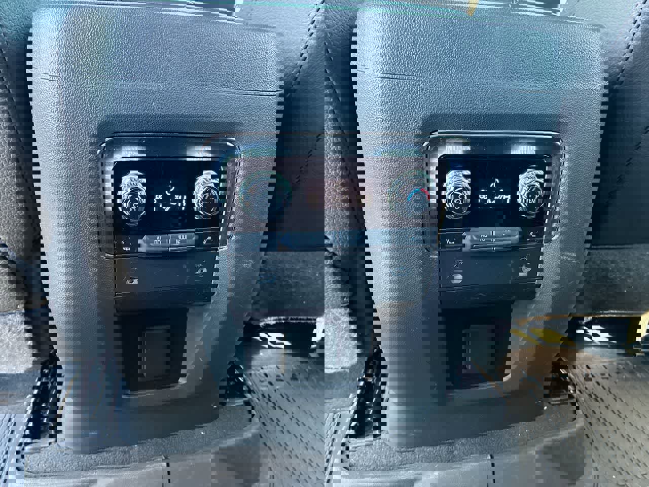 Used 2022 GMC Yukon XL Denali image 22