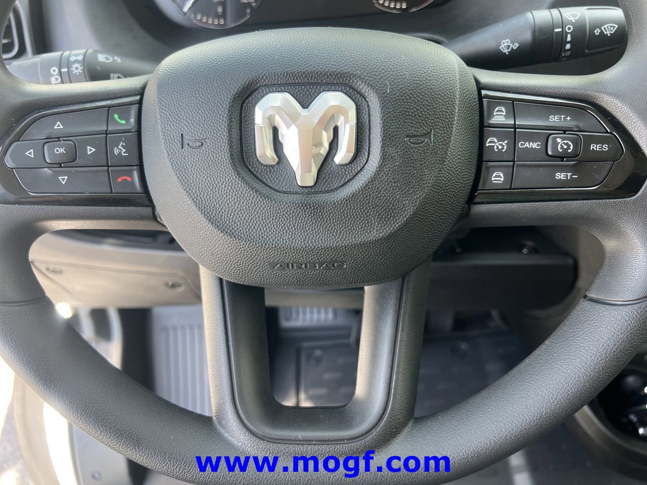 Used 2025 RAM ProMaster 2500 w/ Convenience Group image 12