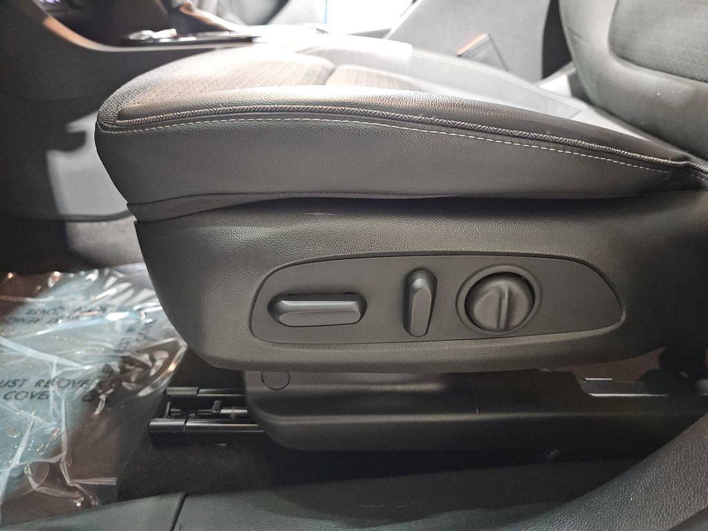 Certified 2022 Buick Encore GX Select w/ Sport Touring Package image 35