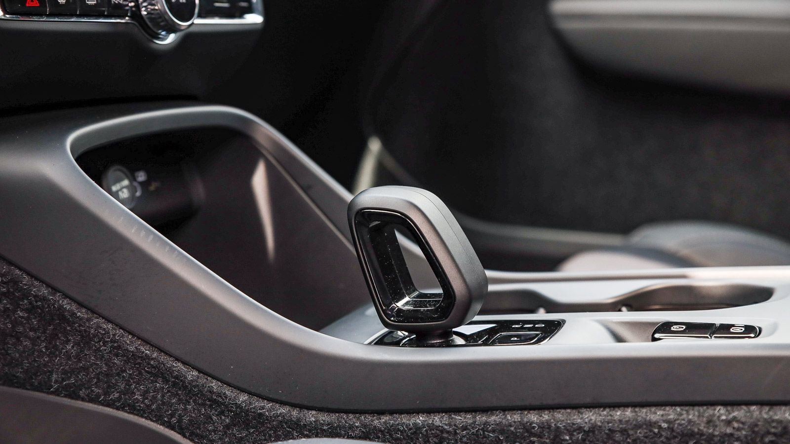 New 2025 Volvo XC40 B5 Core w/ Climate Package image 23