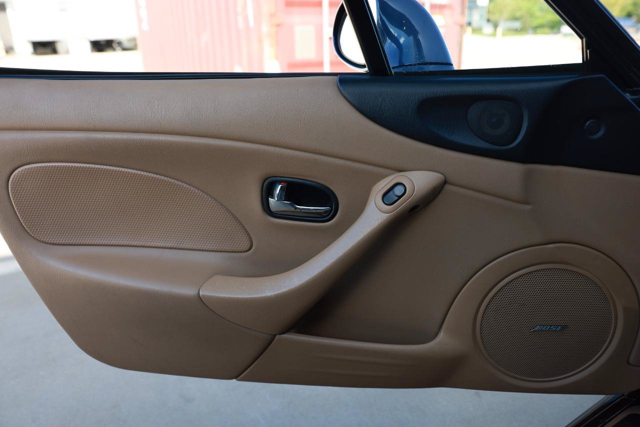 Used 2002 MAZDA MX-5 Miata RWD image 39