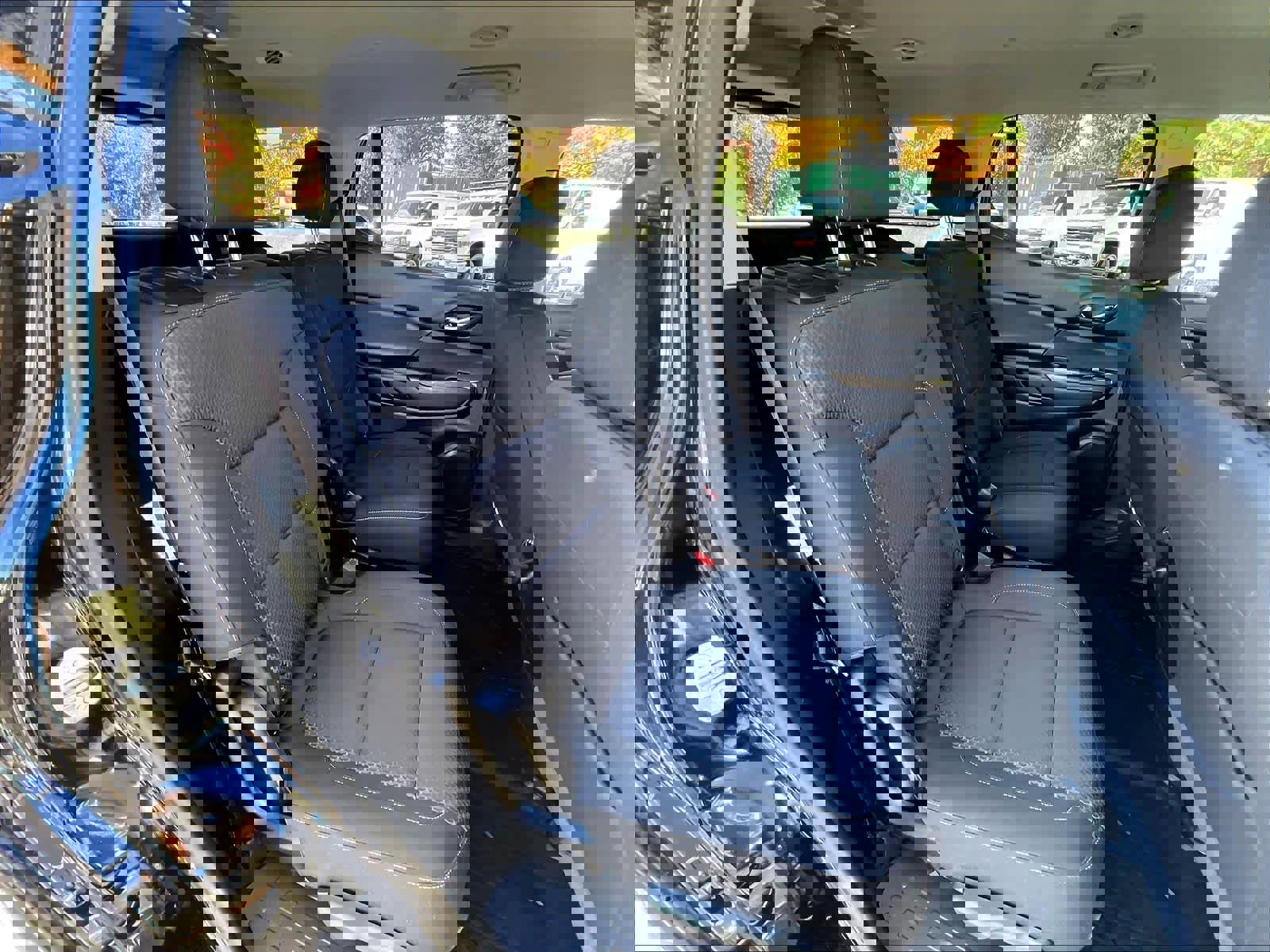 Used 2022 GMC Acadia SLE image 15