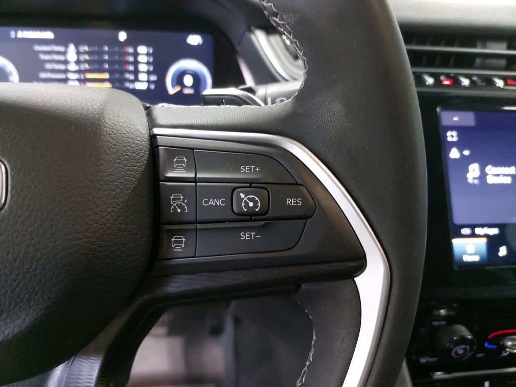 Used 2023 Jeep Grand Cherokee Laredo image 18