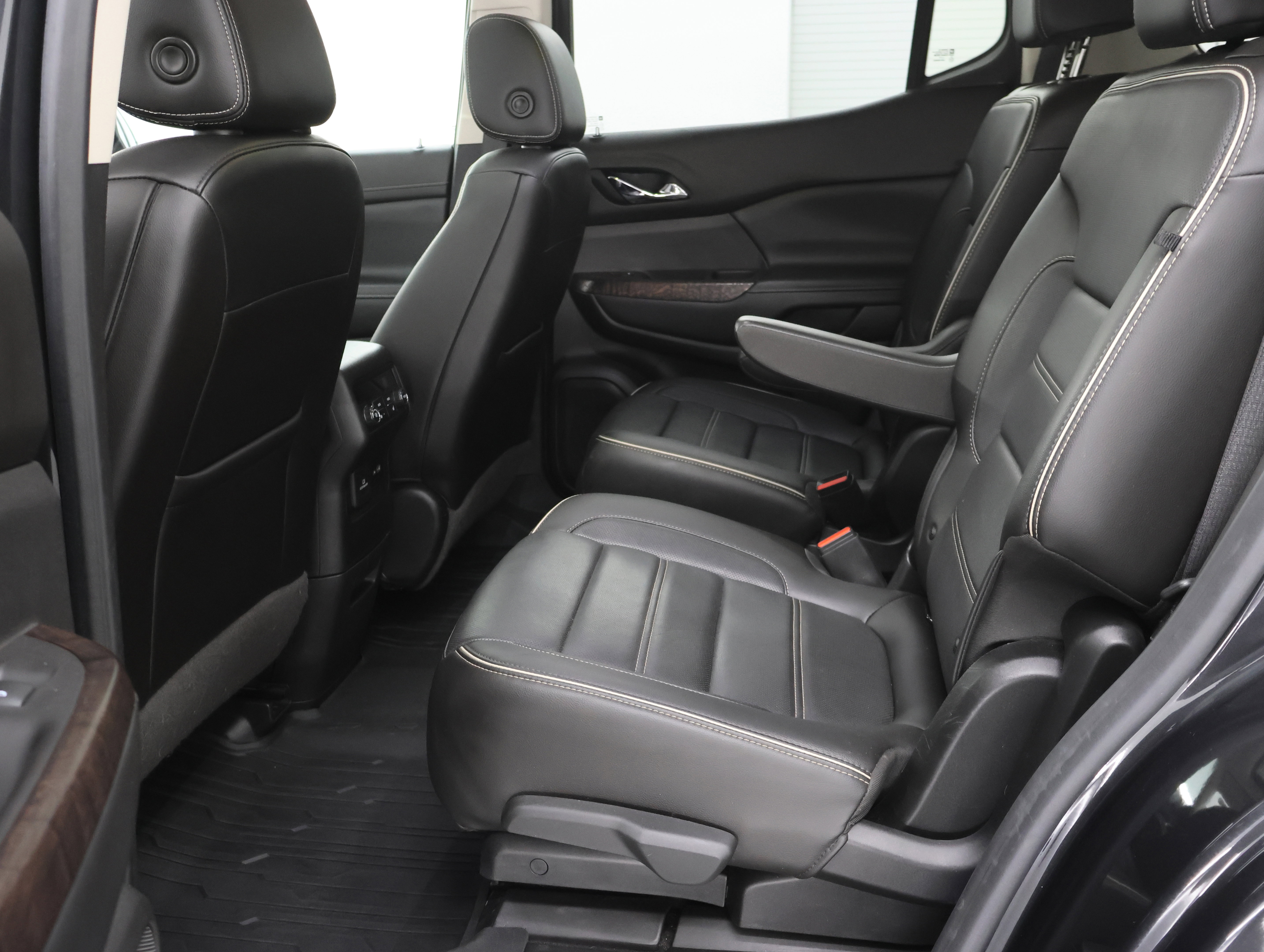 Used 2020 GMC Acadia Denali w/ Trailering Package image 9