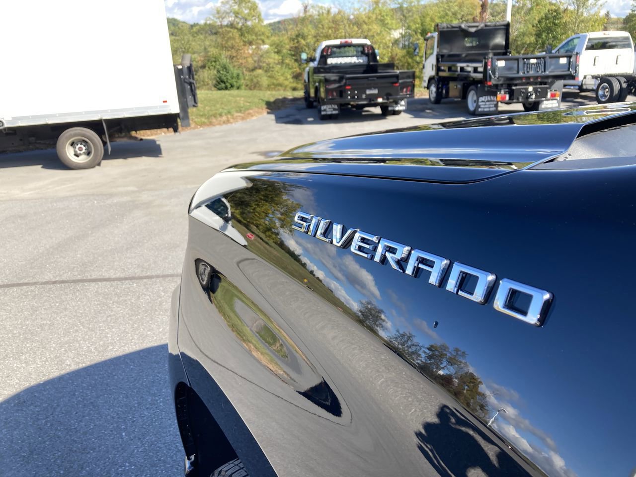 Used 2020 Chevrolet Silverado 1500 Custom w/ Custom Value Package AWD/4WD image 14