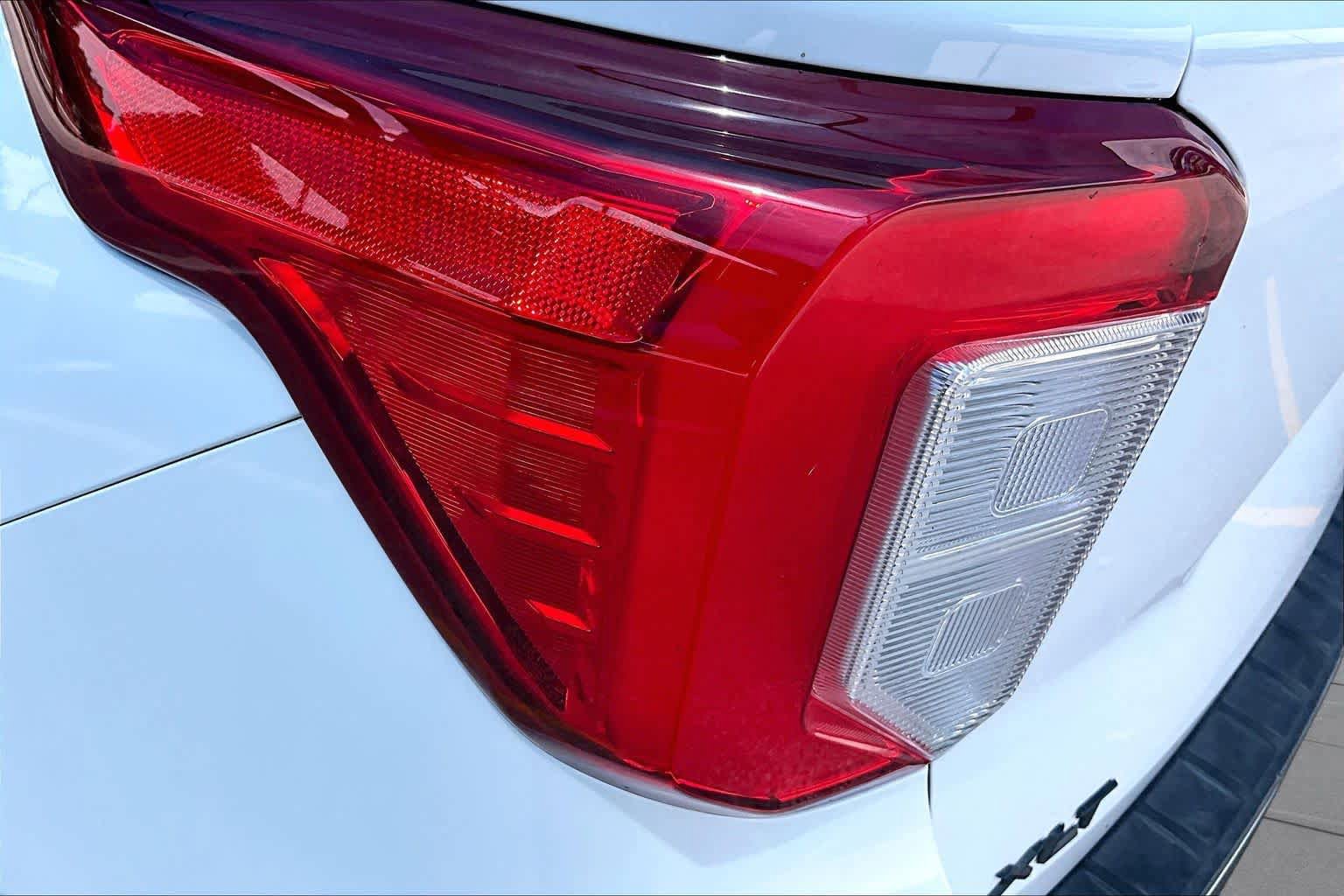 Used 2020 Ford Explorer XLT w/ Equipment Group 202A AWD/4WD image 29