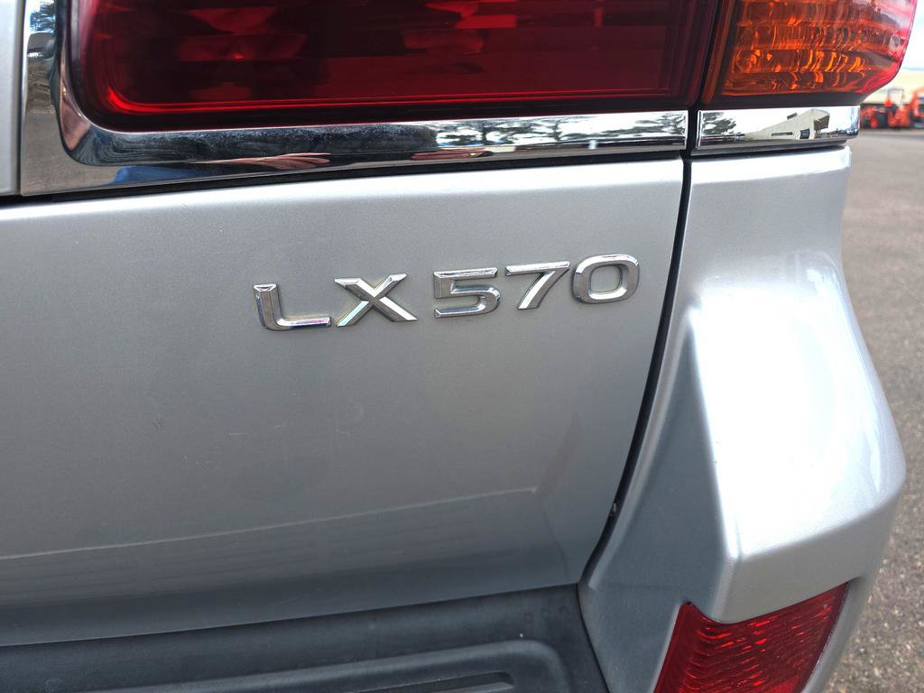 Used 2010 Lexus LX 570 4WD image 36