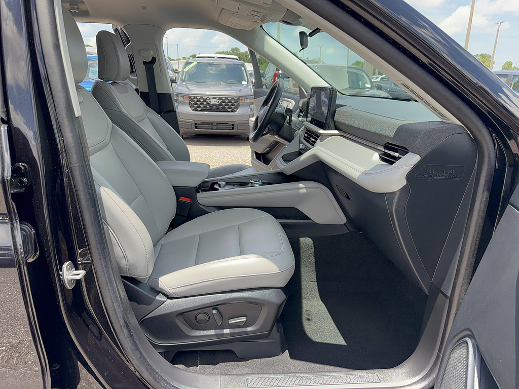 Certified 2025 Ford Explorer Active w/ Active Comfort Package AWD/4WD image 14