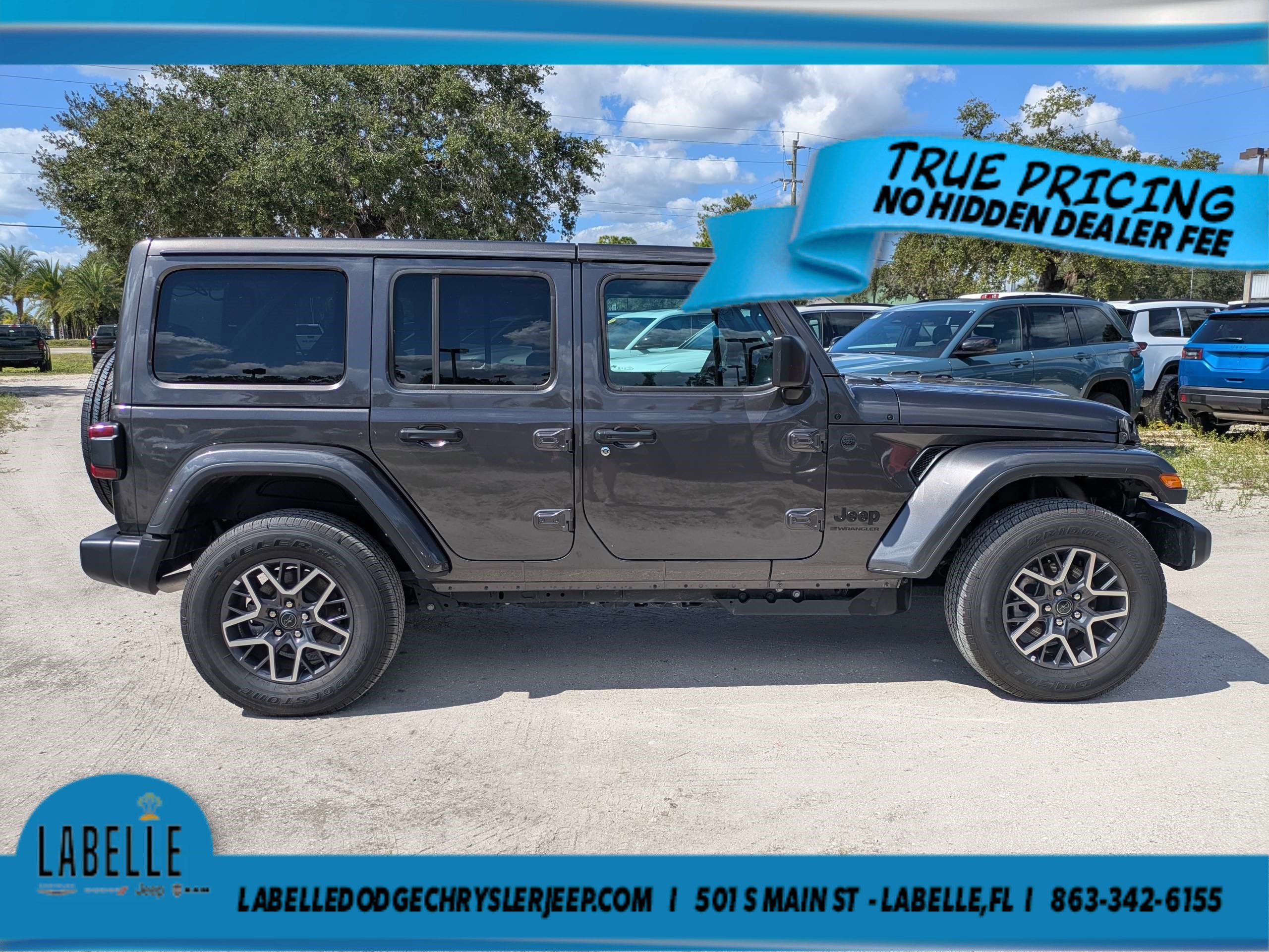 Used 2026 Jeep Wrangler Unlimited Sahara AWD/4WD image 3