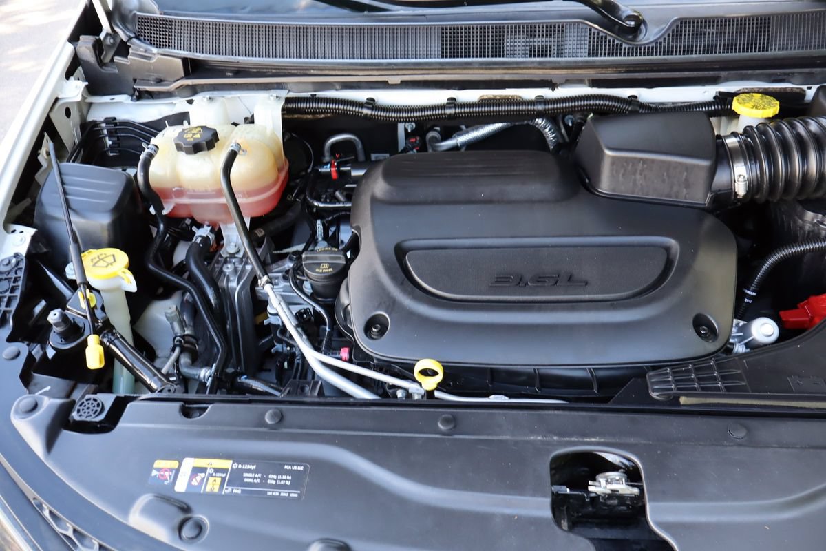Used 2022 Chrysler Voyager LX FWD image 38