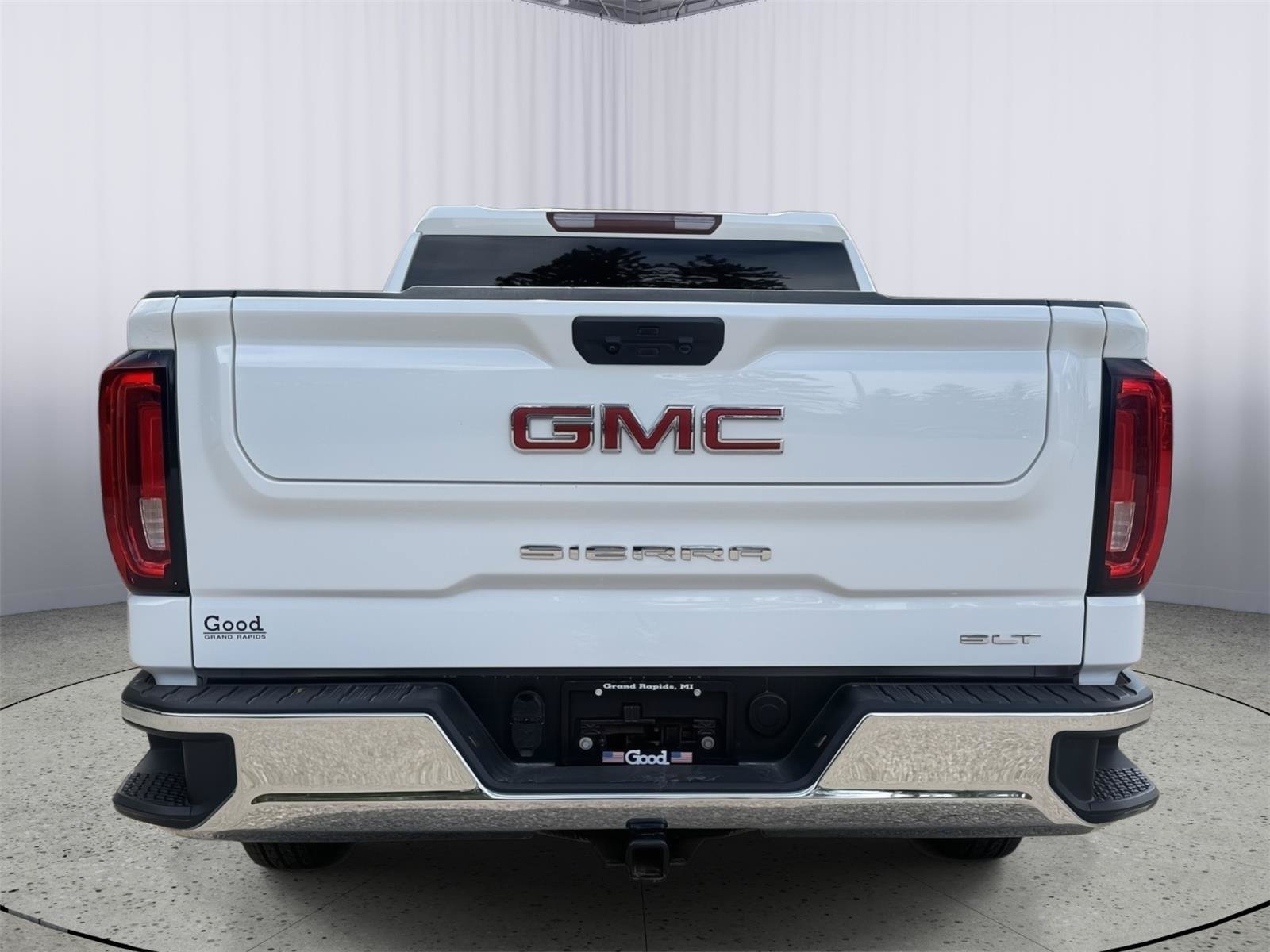 Used 2025 GMC Sierra 1500 SLT AWD/4WD image 5