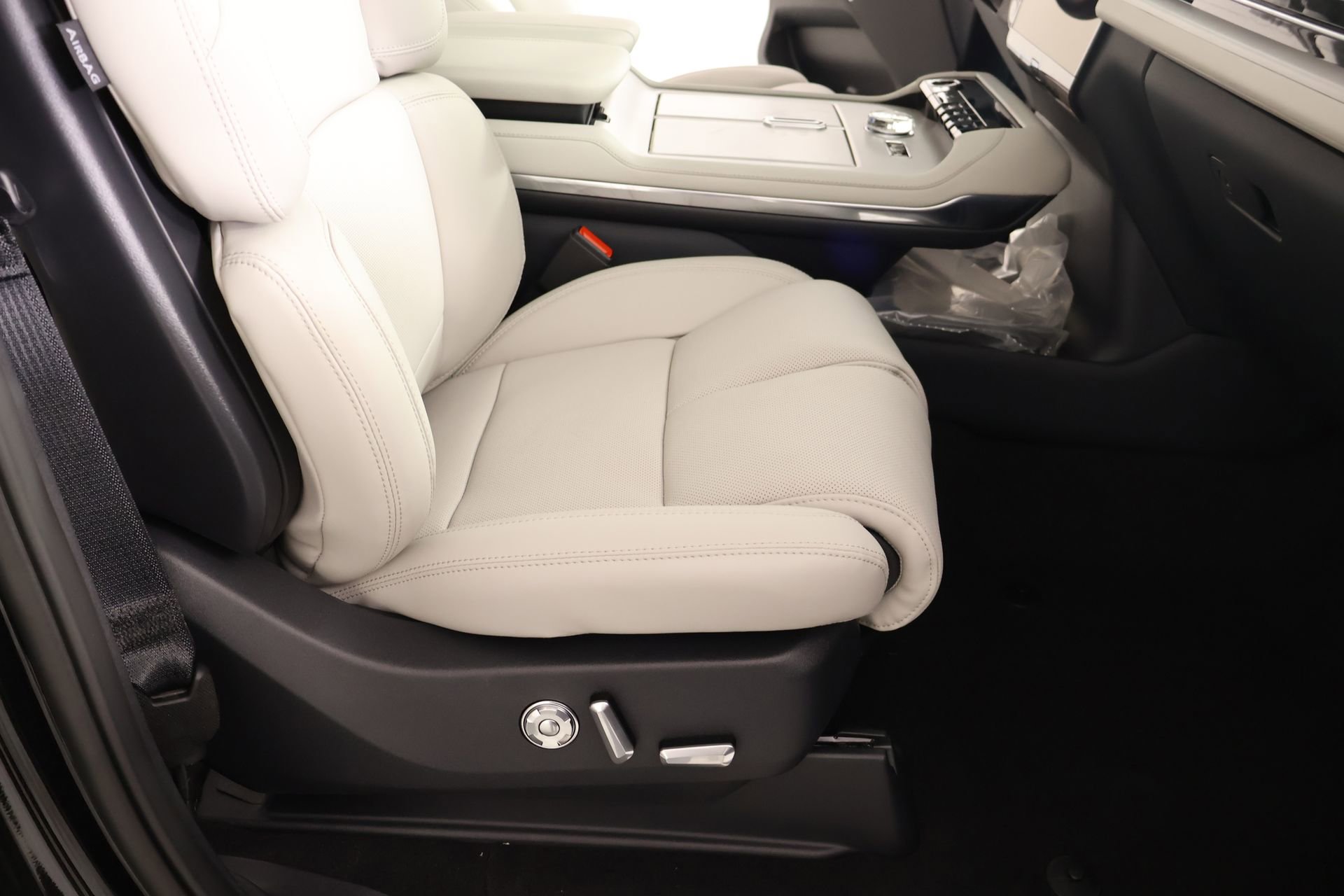New 2026 Lincoln Navigator Premiere AWD/4WD image 15