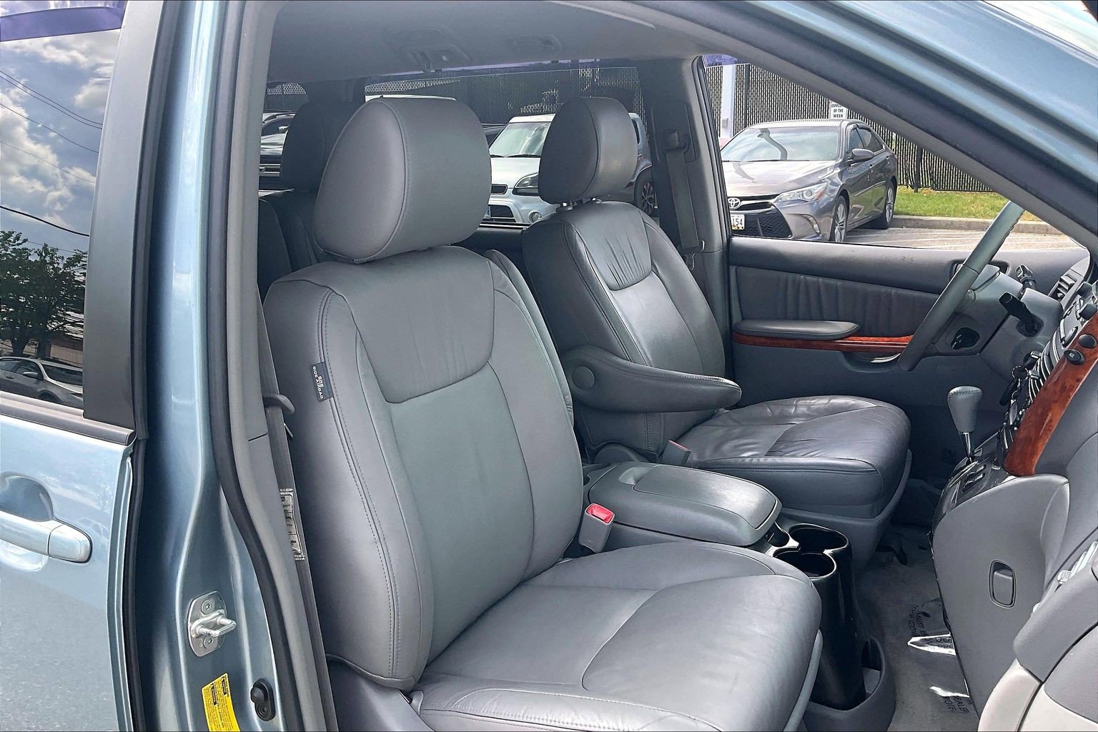 Used 2010 Toyota Sienna image 9
