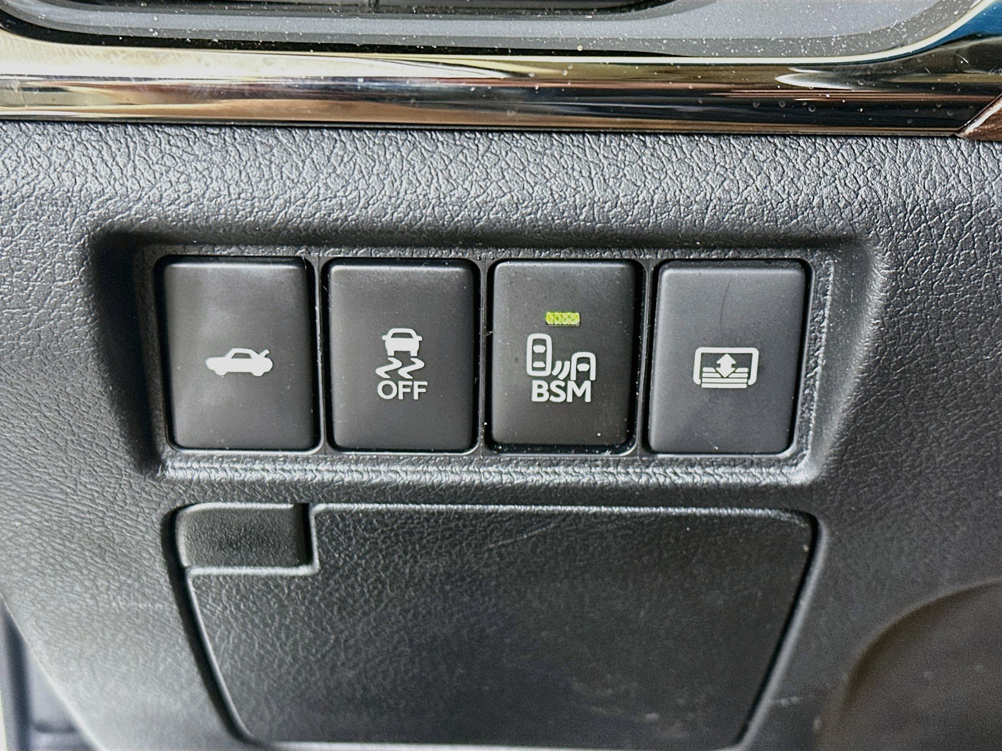 Used 2013 Toyota Avalon Limited FWD image 17