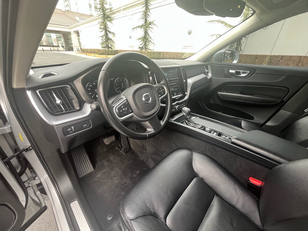 Used 2020 Volvo XC60 T6 Momentum image 16