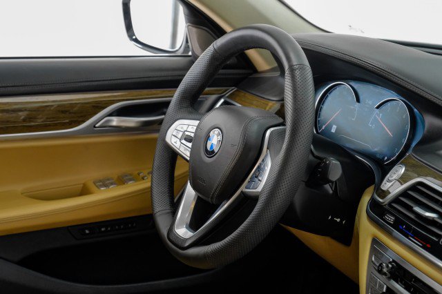 Used 2019 BMW 740i w/ Executive Package RWD image 11