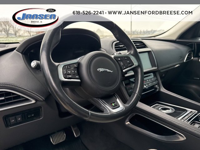 Used 2017 Jaguar F-PACE R-Sport image 11