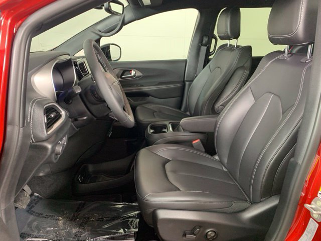 New 2027 Chrysler Pacifica Select w/ Family Tech Group AWD/4WD image 10