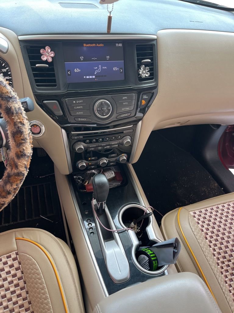 Used 2018 Nissan Pathfinder SV image 15