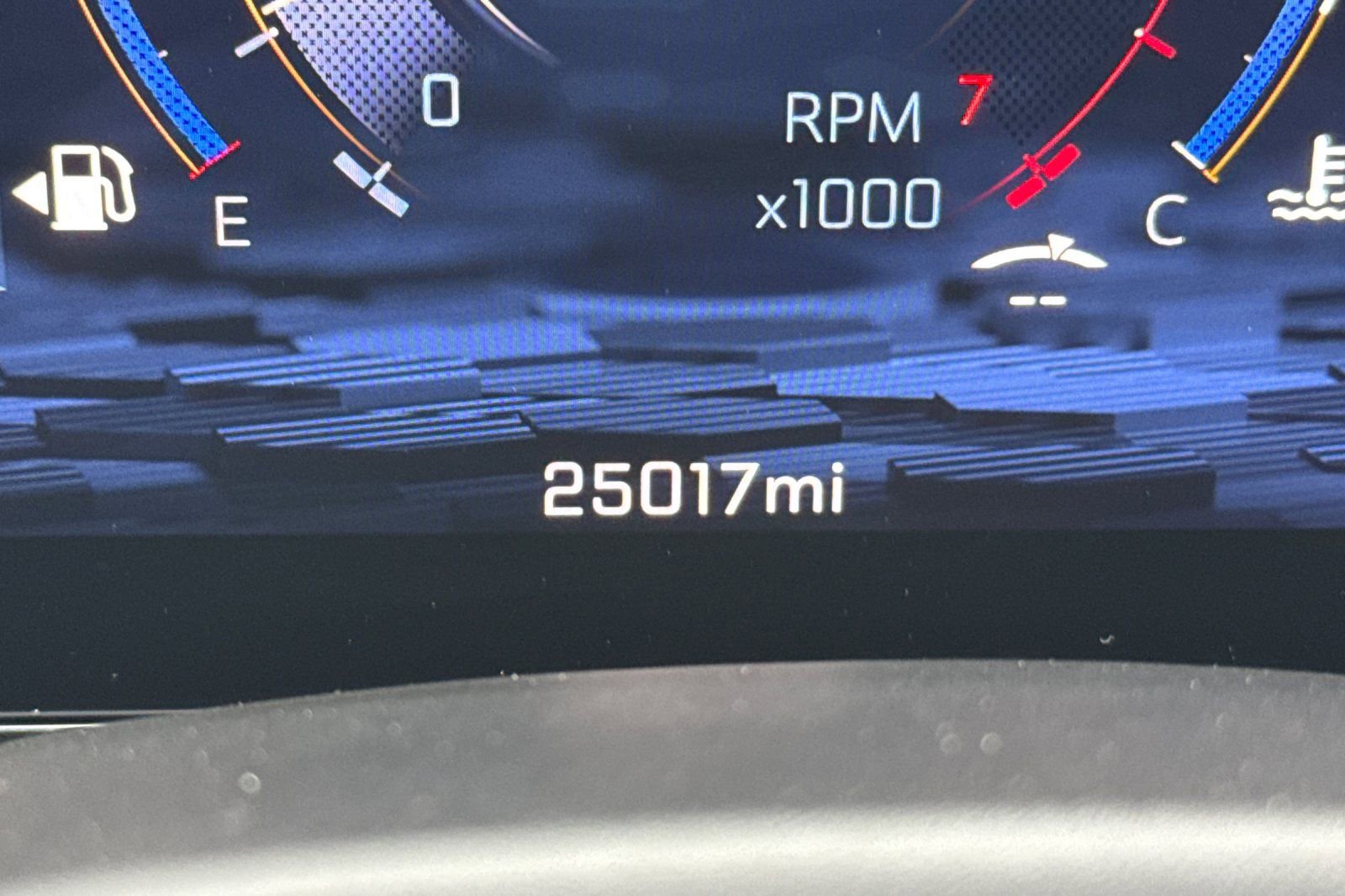 Used 2025 Chevrolet Suburban Z71 AWD/4WD image 3