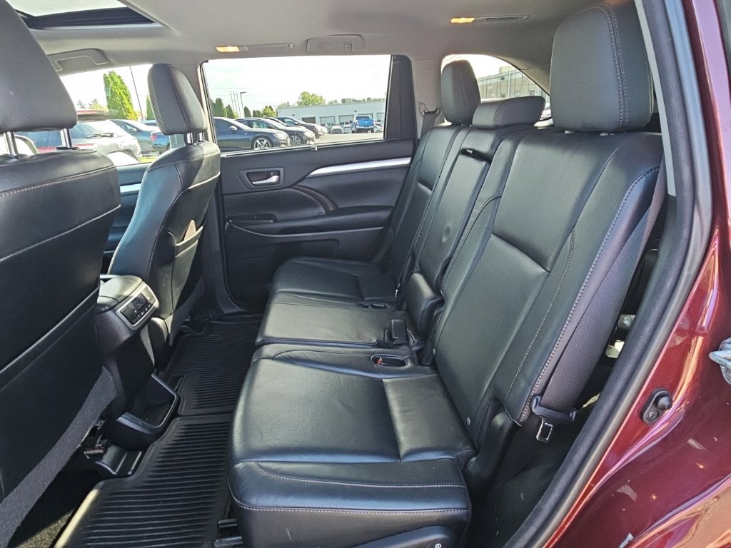 Used 2015 Toyota Highlander XLE AWD/4WD image 12