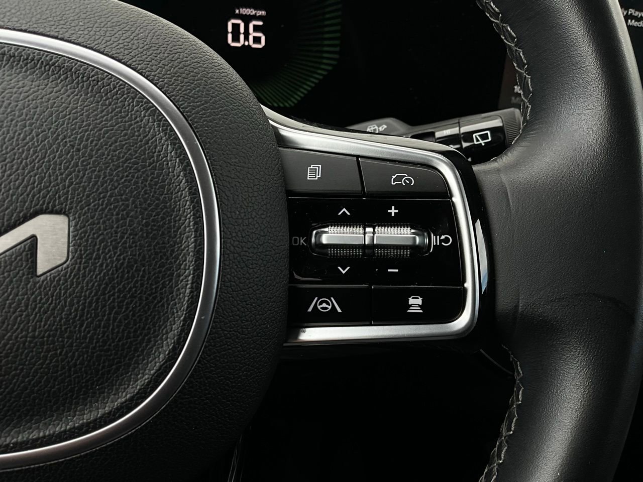 Used 2024 Kia Sorento S image 37