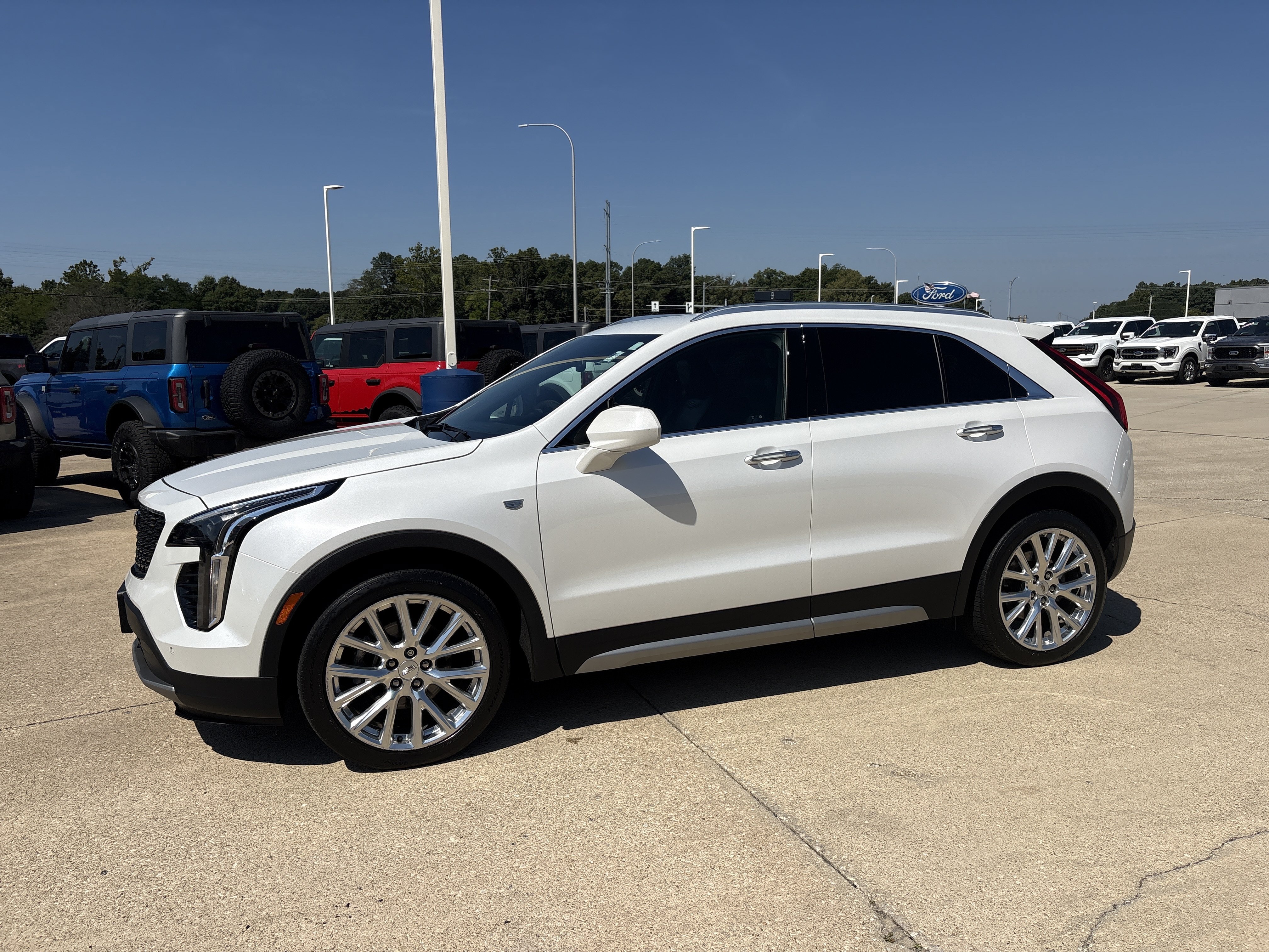Used 2019 Cadillac XT4 Premium Luxury w/ Driver Assist Package FWD image 3