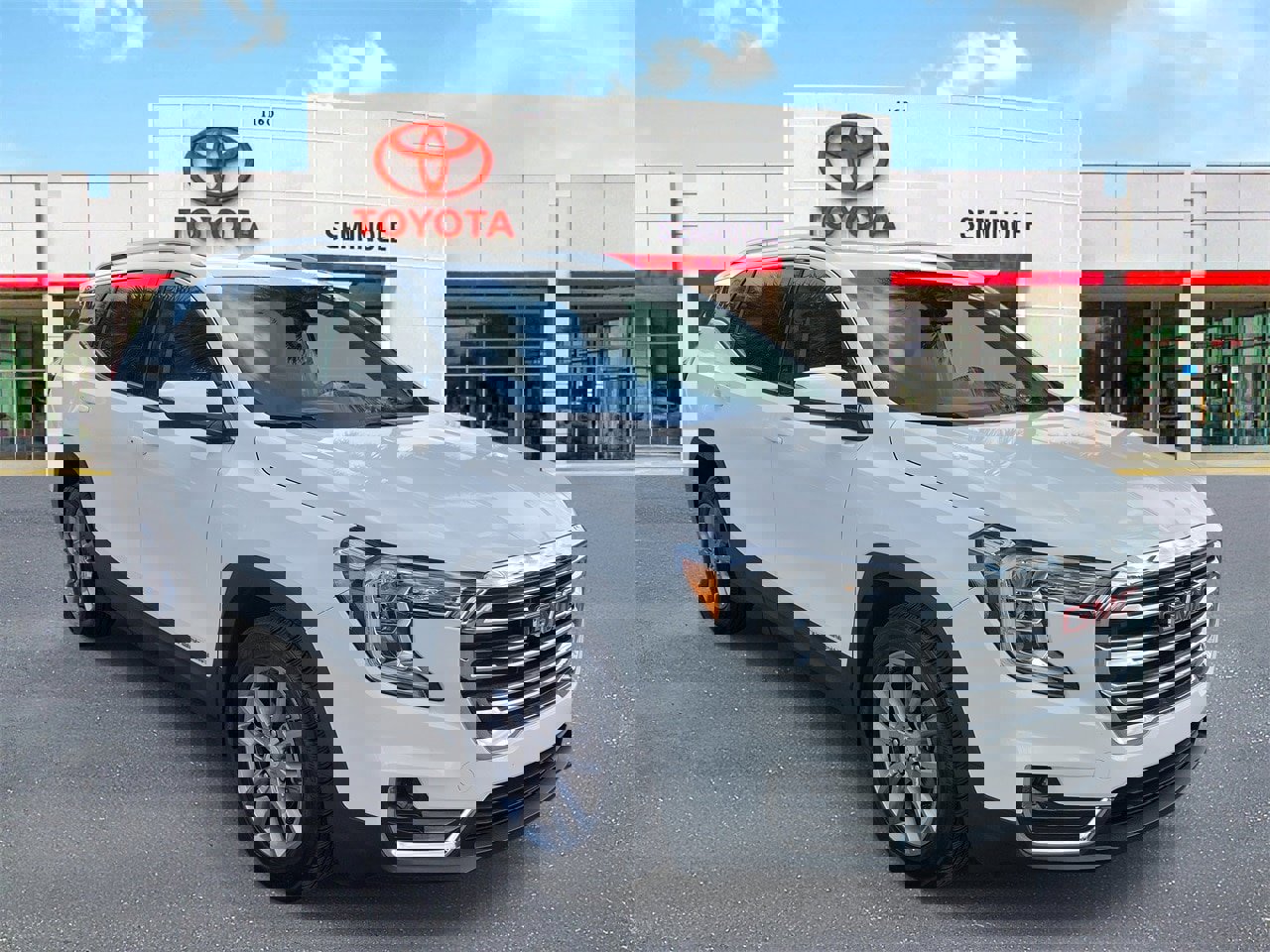 Used 2023 GMC Terrain SLT image 2