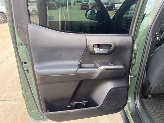 Used 2021 Toyota Tacoma TRD Sport w/ Technology Package image 21