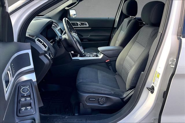 Used 2014 Ford Explorer XLT w/ Equipment Group 201A AWD/4WD image 21
