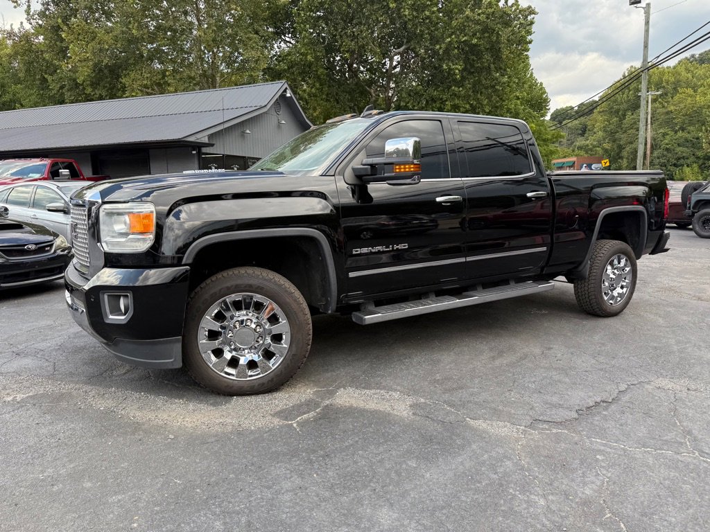 Used 2015 GMC Sierra 2500 Denali w/ Duramax Plus Package image 3