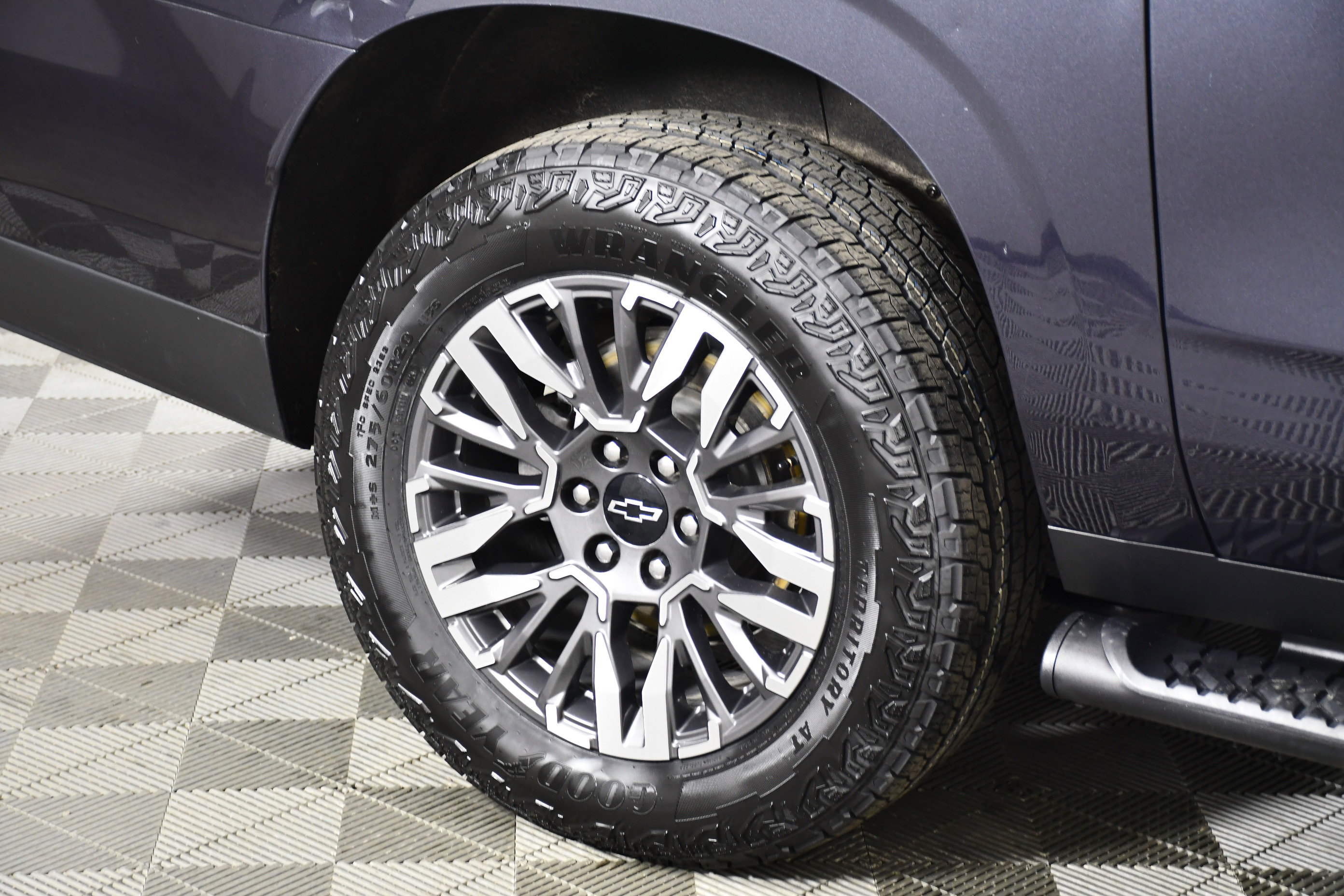 Used 2025 Chevrolet Suburban Z71 image 58