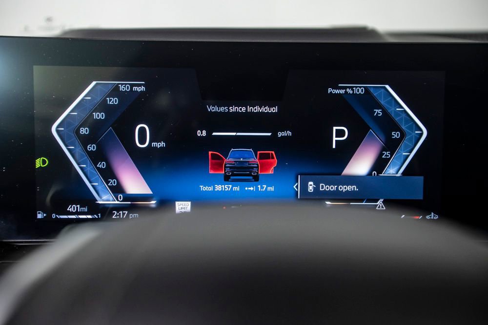 Used 2024 BMW X7 xDrive40i w/ Parking Assistance Package image 26