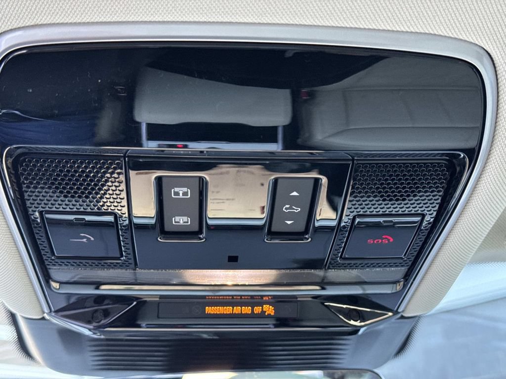 Certified 2025 Land Rover Range Rover SE AWD/4WD image 23