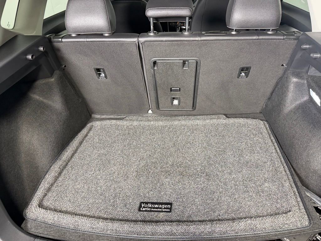Used 2024 Volkswagen Taos SEL image 27