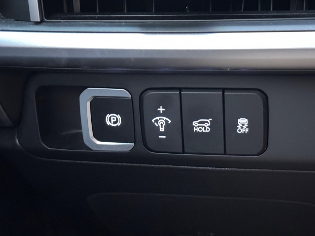 Used 2025 Hyundai Santa Fe SE image 16